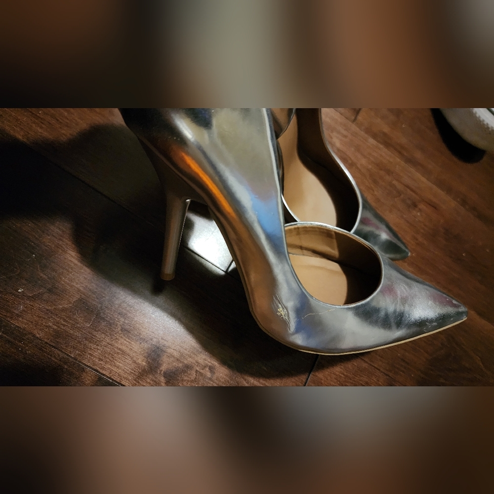 Silver Heels - Picture 5 of 6